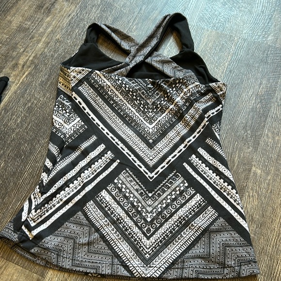 Set of 3. 1 Fabletics pants small and 2 Prana shirts size S and sp workout gear - Picture 7 of 13